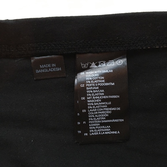 Black mini skirt - Picture 2 of 3